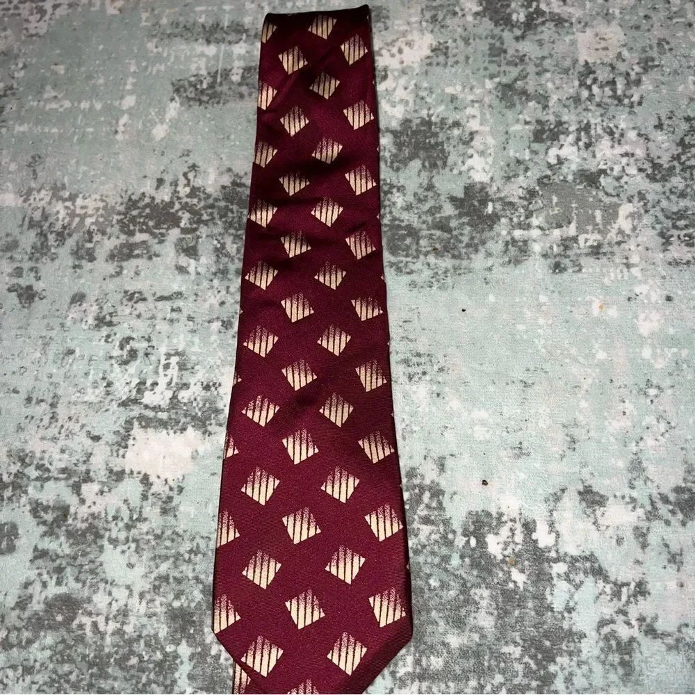 Fendi Elegant Burgundy and Gold Men's Tie
